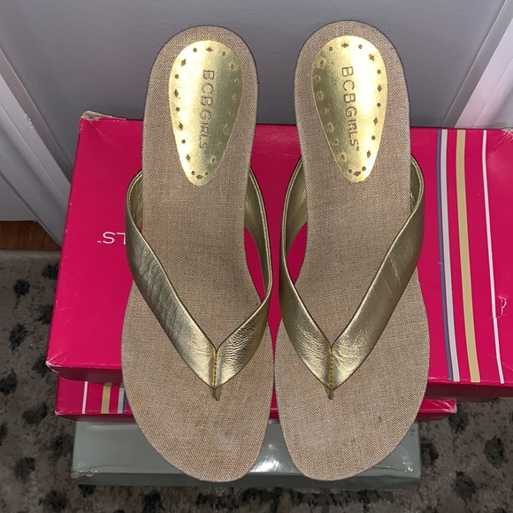 BCBG Gold wedge sandals size 9.5 - Picture 7 of 8